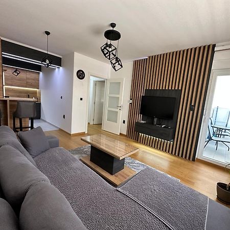 Stan Na Dan Viktor-Lukavica Apartment SJJ Exterior photo