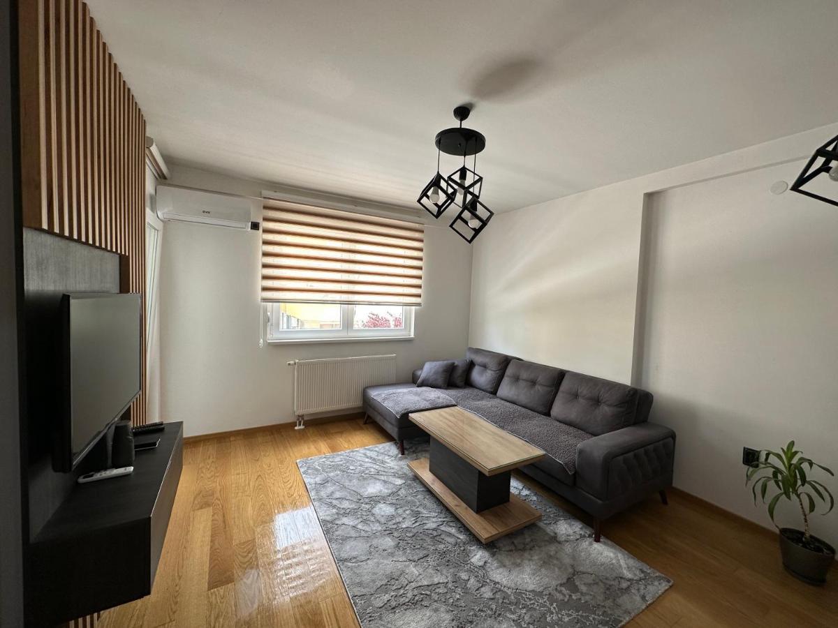 Stan Na Dan Viktor-Lukavica Apartment SJJ Exterior photo