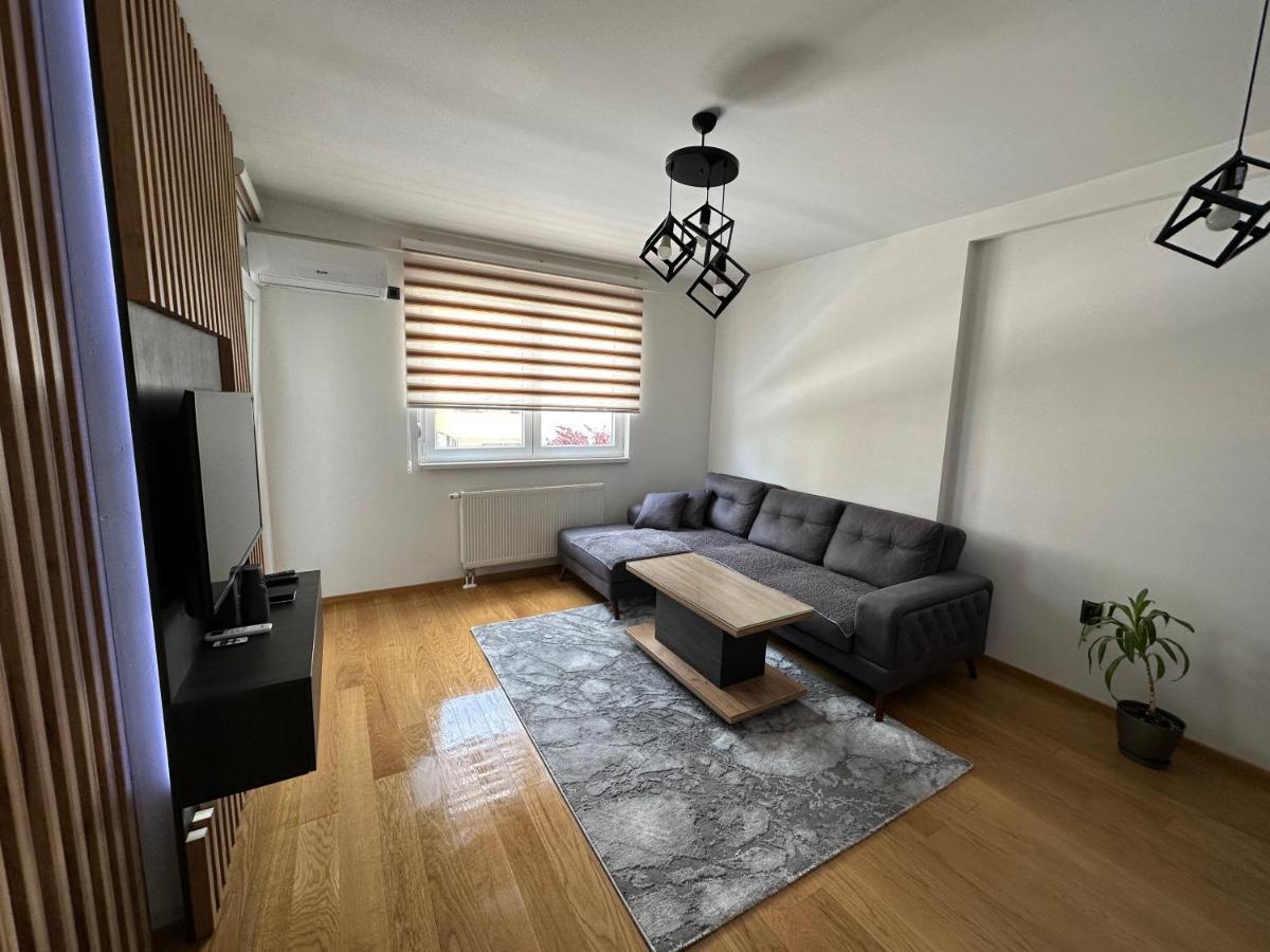 Stan Na Dan Viktor-Lukavica Apartment SJJ Exterior photo